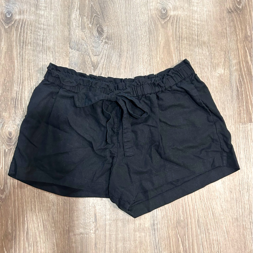 Cute tie front maternity shorts